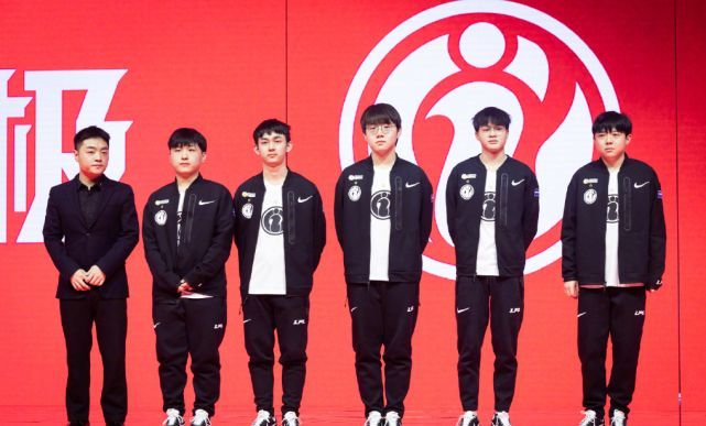 自我辉煌的 自我辉煌的