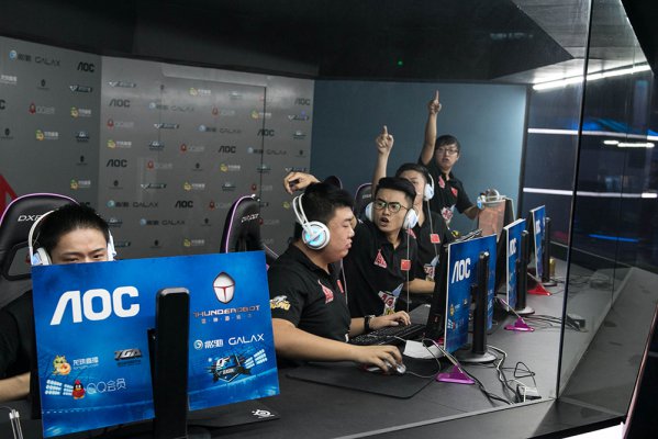 而对手则抓 而对手则抓